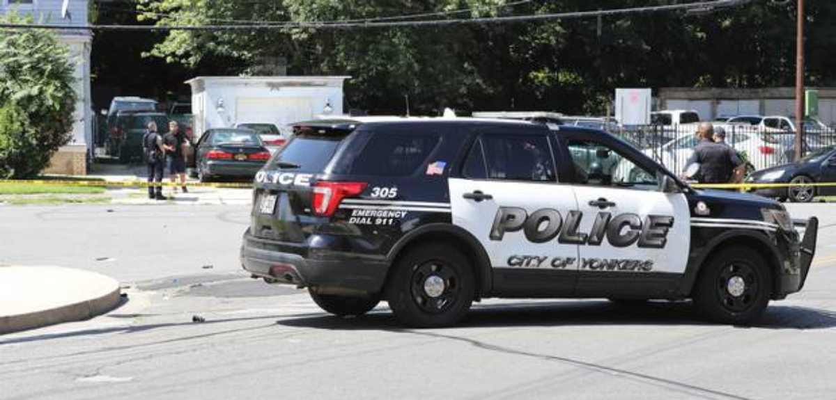 Arrestan a mujer de Estados Unidos por encerrar en una jaula a su pequeña hija autista: niña escapó