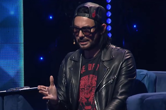 Beto Cuevas en The Covers