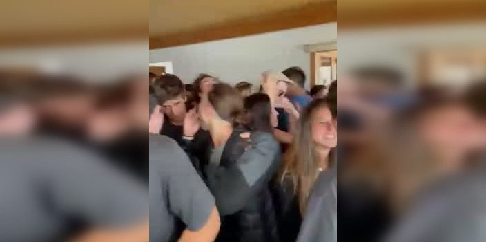 CDE oficia a Seremi de Salud por demora en cobro de multas a asistentes de fiesta ilegal en Cachagua