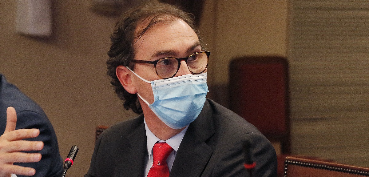 Ministro Figueroa llama a la calma: solo colegios en condiciones retornarán a clases presenciales