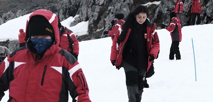 Feria escolar busca becar a jóvenes para hacer investigación en la Antártica: revisa cómo postular