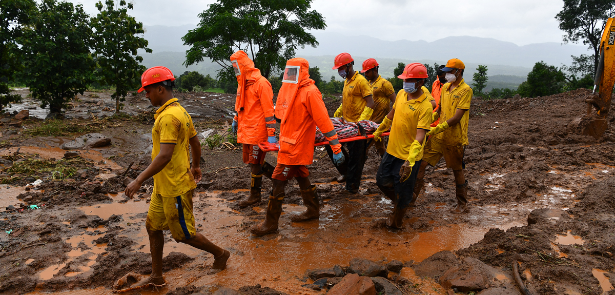Al menos 115 muertos y decenas de desaparecidos por lluvias en India: buscan sobrevivientes