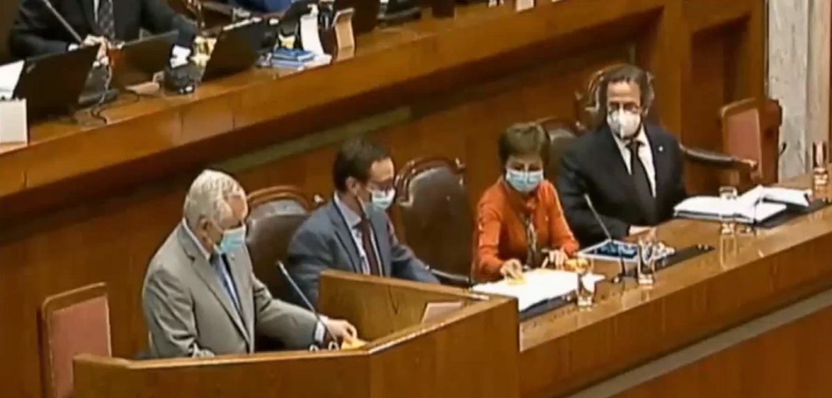 ¿Un torpedo? El misterioso papel que Paula Daza entregó a Enrique Paris en plena interpelación