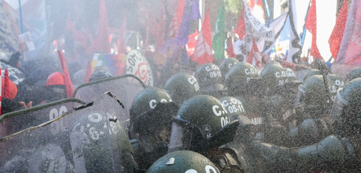 Carabineros reporta un policía lesionado y no hay detenidos por incidentes en el centro de Santiago