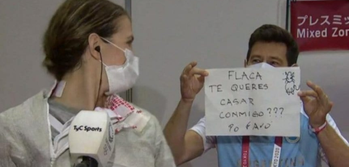 Esgrimista argentina fue sorprendida en vivo por su entrenador con ingeniosa propuesta de matrimonio