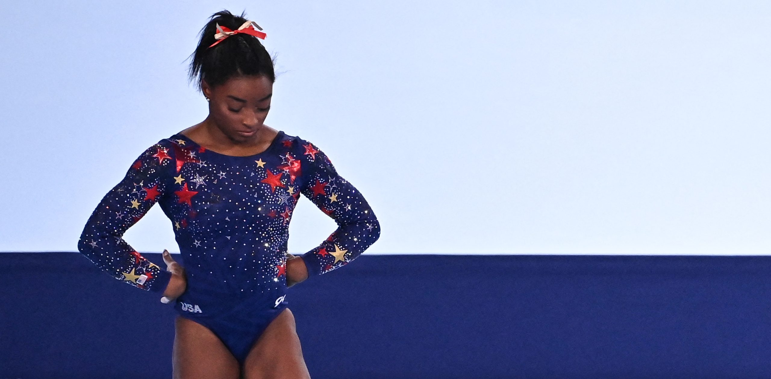 Simone Biles sorprende una vez más y se retira de las finales de salto y barras en Tokio 2020