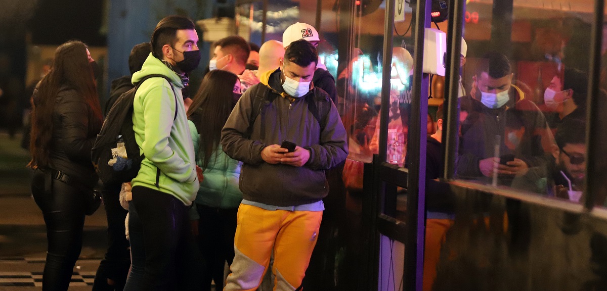 Toque de queda cambiará en 2 regiones del país desde este sábado: comenzará a las 00:00 horas