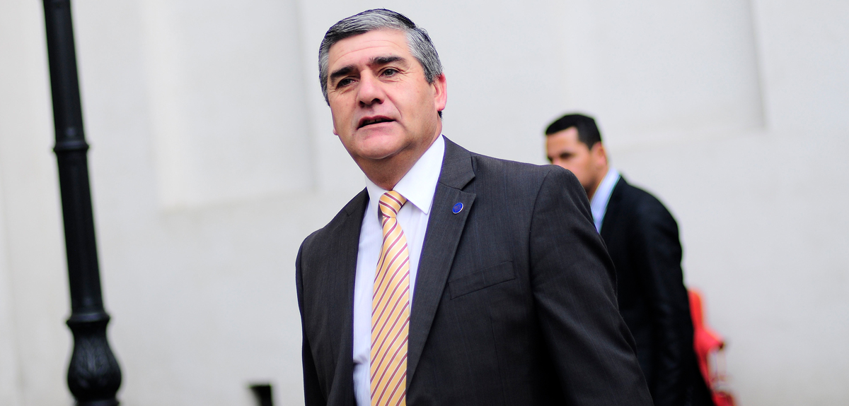 Carlos Chandía fue trasladado en avión ambulancia a hospital de Santiago