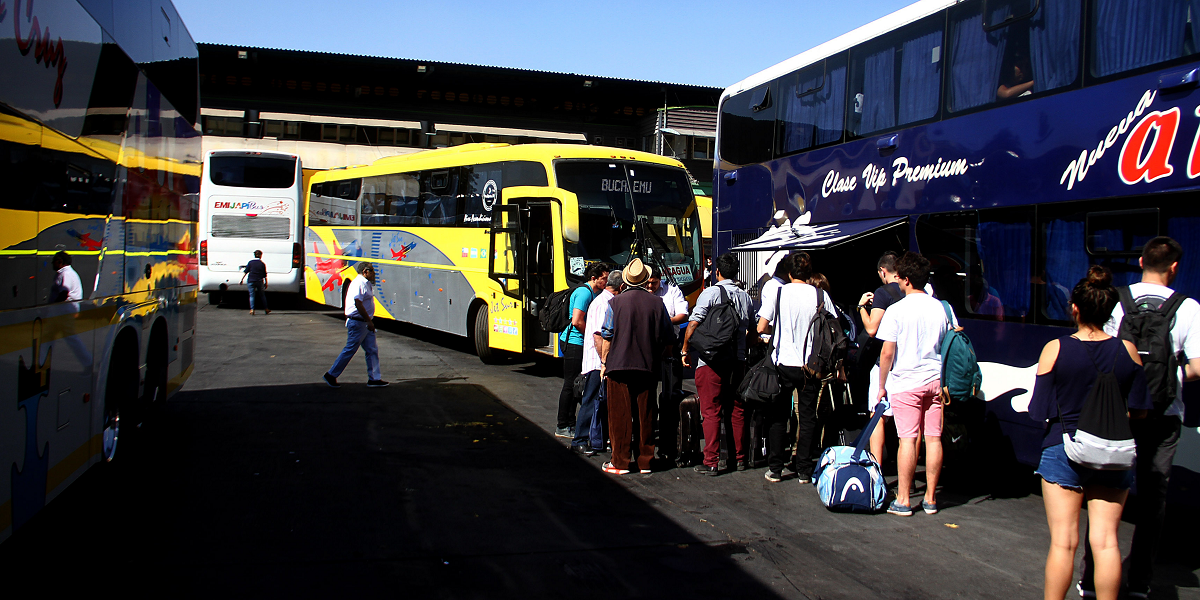 Autoridad identificó a pasajeros que viajaron en bus a Concepción con posible caso de variante Delta