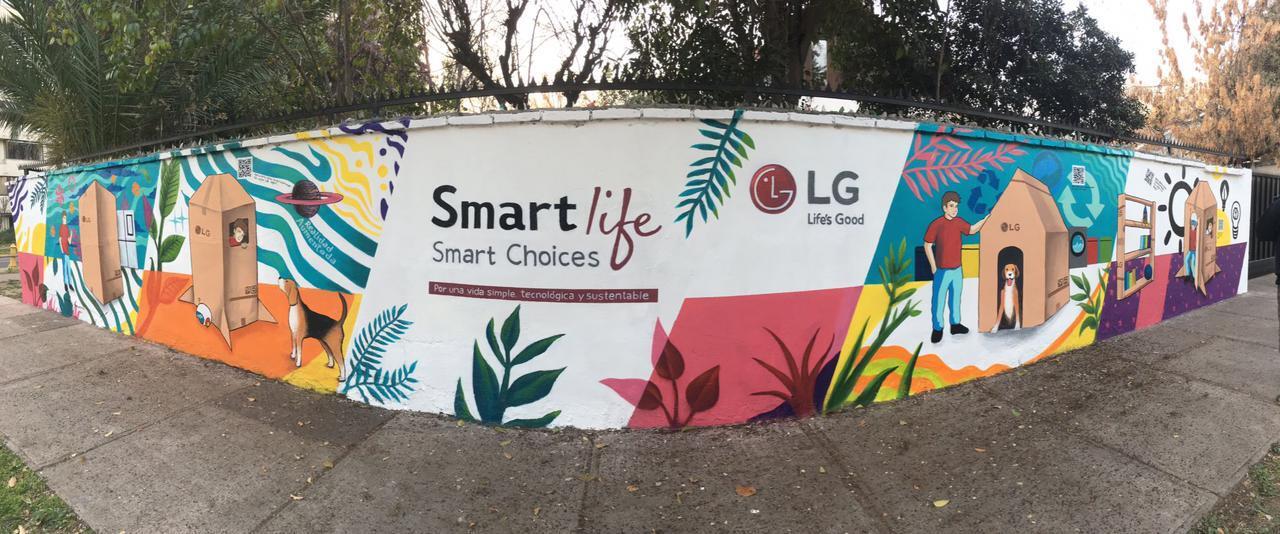 Inauguran mural sustentable que absorbe el CO2 del medioambiente en Santiago