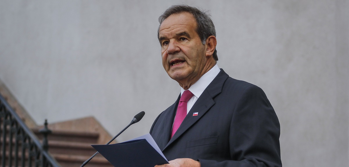 Allamand confirma que Chile y otros países ayudarán en evacuación de mujeres líderes en Afganistán