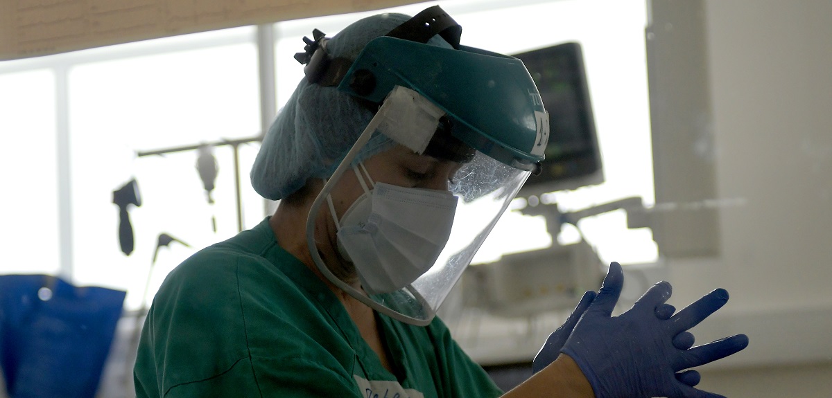 Alza de casos COVID se mantiene: Minsal nuevamente reportó más de 14 mil contagios diarios