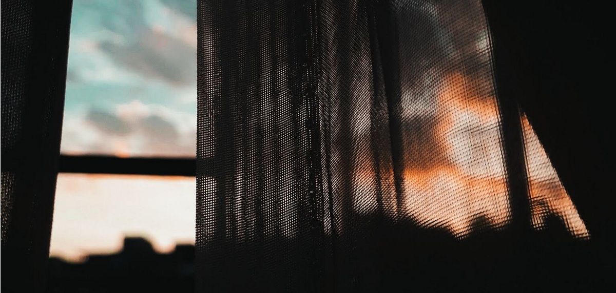 Menor de dos años falleció por asfixia en La Araucanía: se enredó en el cable de una cortina