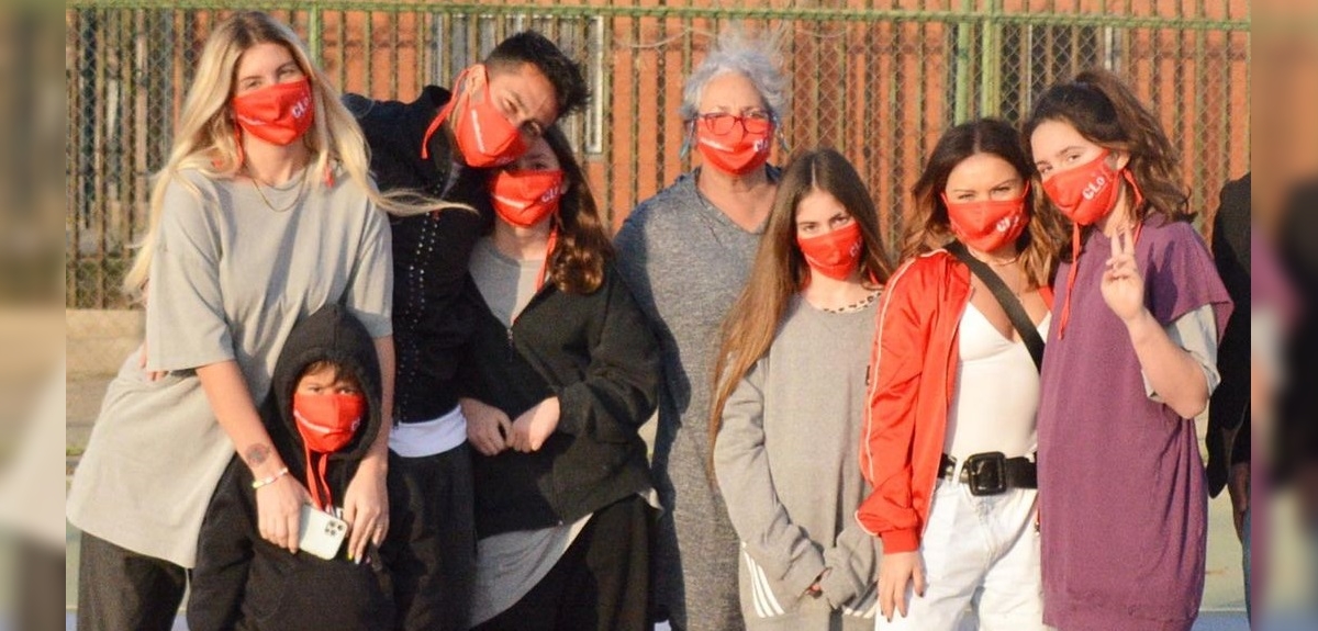 Hija de Coté López hizo donación a niños con ganancias de labial de su madre que lleva su nombre