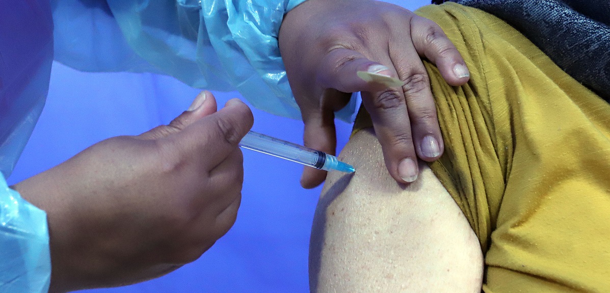 Minsal flexibiliza calendario de vacunación para dosis de refuerzo ante sistema frontal