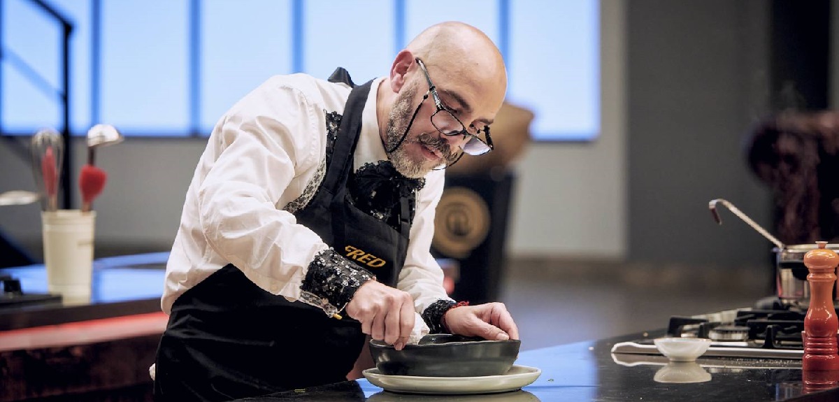 Tras fallido plato típico: Fred Redondo se convirtió en el primer eliminado de MasterChef Celebrity