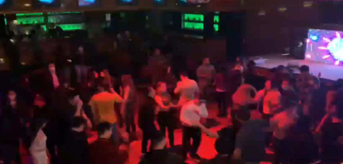Seremi de Magallanes inicia sumario contra discoteque que abrió sus puertas en Punta Arenas