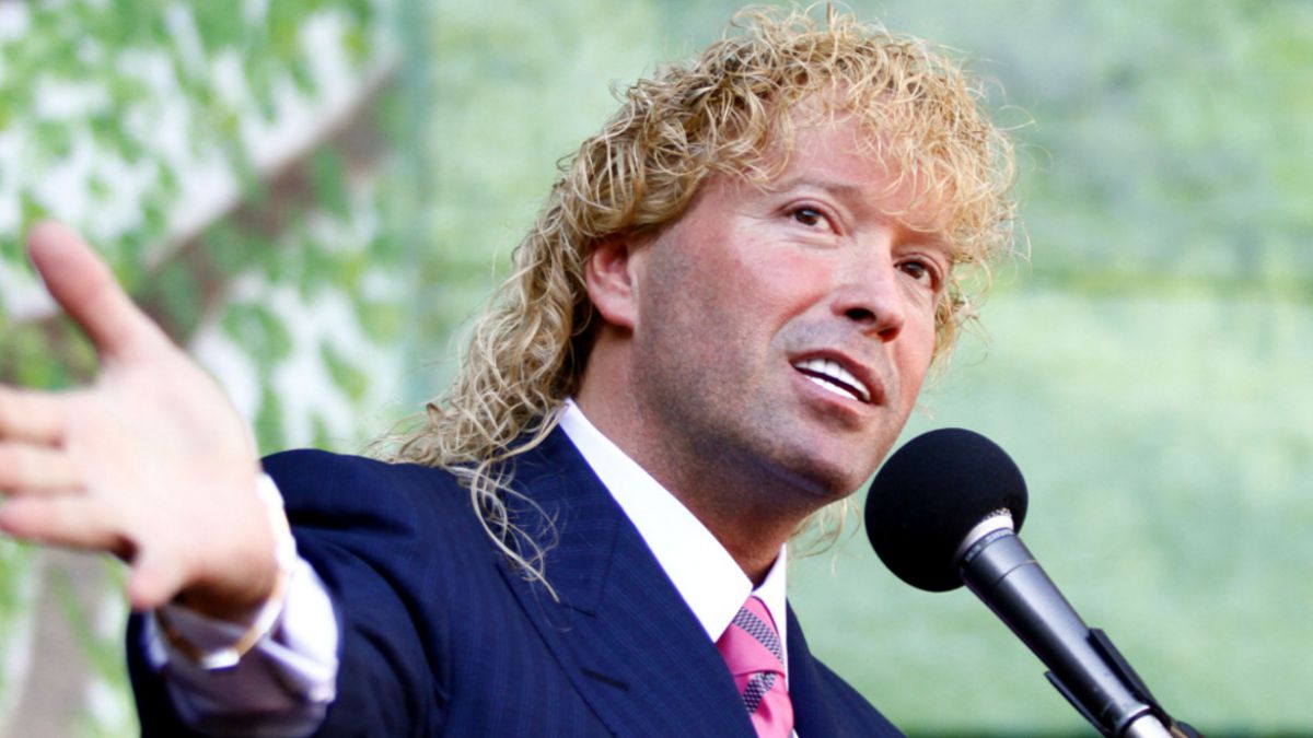 A tribunales: Farkas se querella por 'usurpación de identidad' en perfiles de Facebook e Instagram