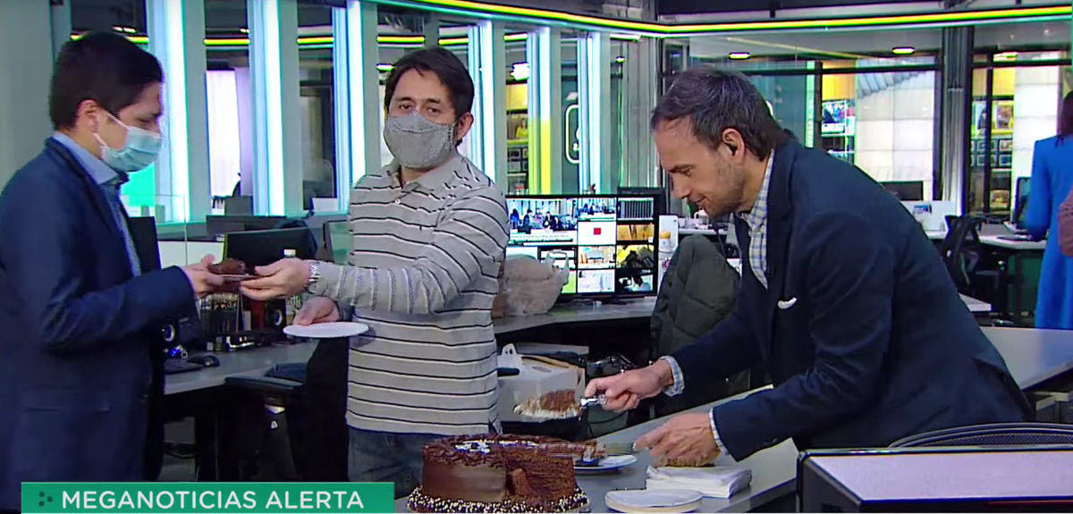 Con torta incluida: 'Meganoticias Alerta' celebró 5 meses de liderazgo en sintonía