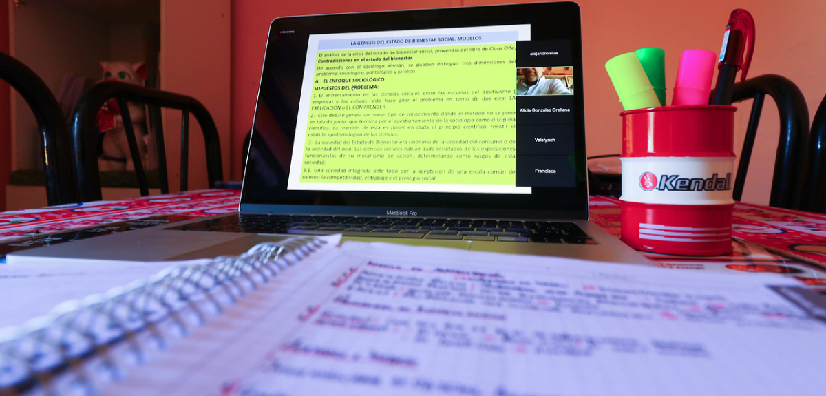 Profesora chilena usó ingeniosa técnica para que alumnos prendieran sus cámaras durante clase online