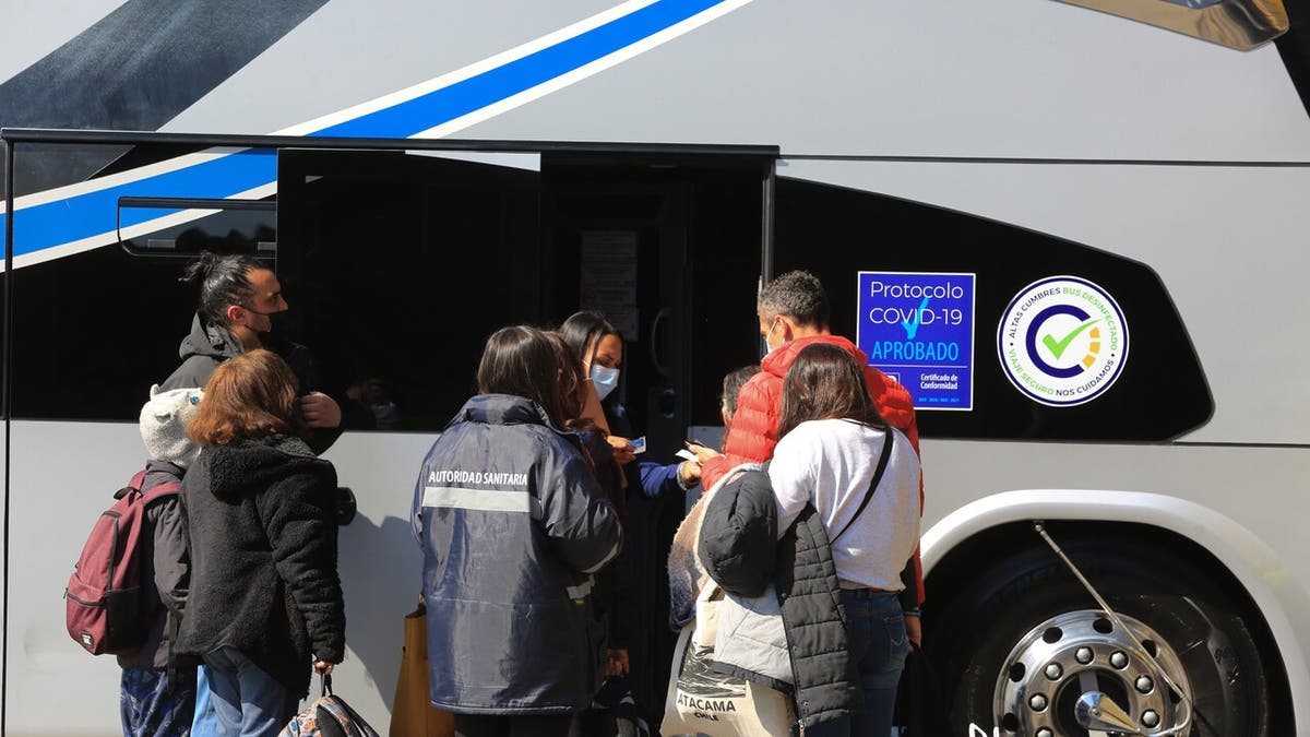 Detectan caso delta en bus que viajó de Santiago a Curicó: Seremi de Salud busca urgente a pasajeros