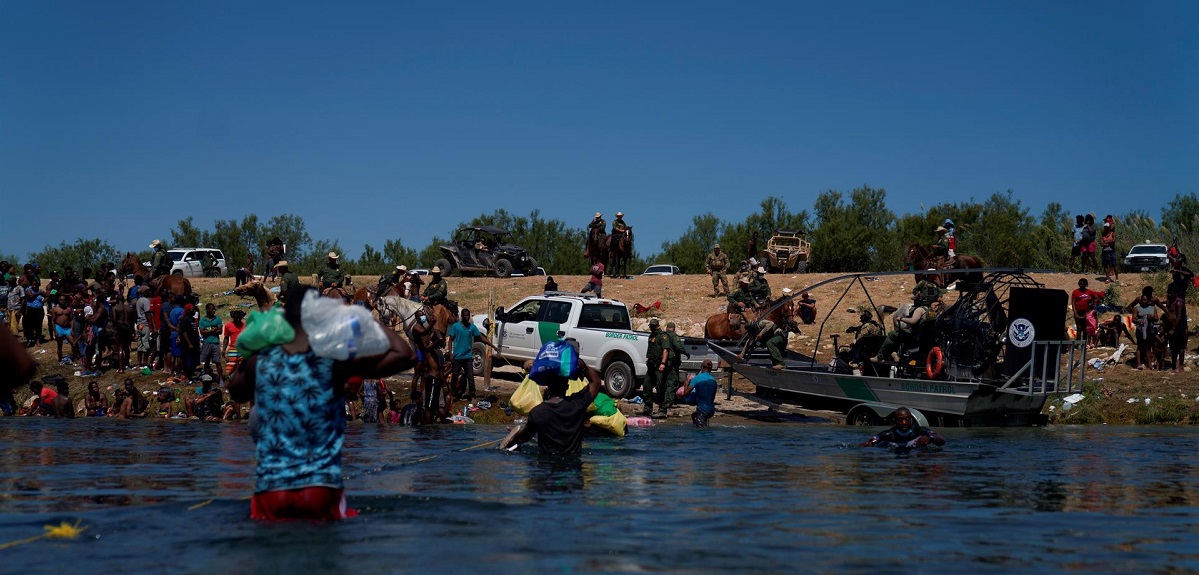 Cédulas de identidad de haitianos desechadas en frontera de México arrojan pagos de IFE en Chile