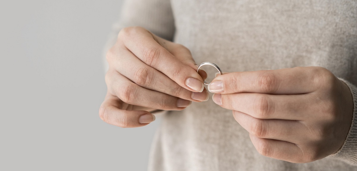 Sujeto presentó insólito motivo para divorciarse en la India: su esposa no se baña todos los días