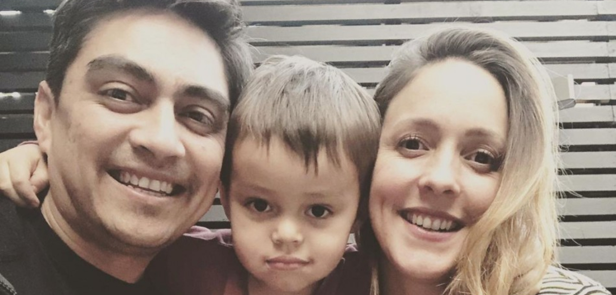 Hijo de Maly Jorquiera y Sergio Freire se lució con graciosa imitación a su papá: 