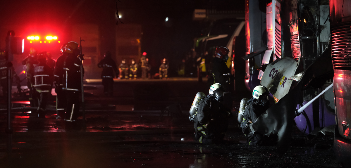 Los impactantes registros que dejó incendio en taller de la empresa Turbus