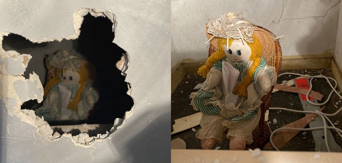 Profesor compró casa y realizó siniestro hallazgo en una pared: una muñeca con tétrica carta