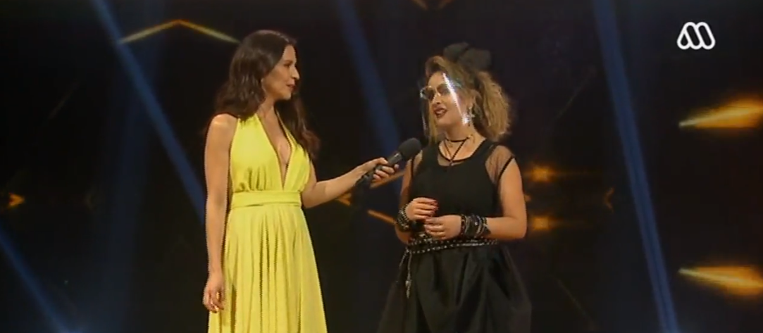 Karla Constant se emocionó en eliminación de The Covers