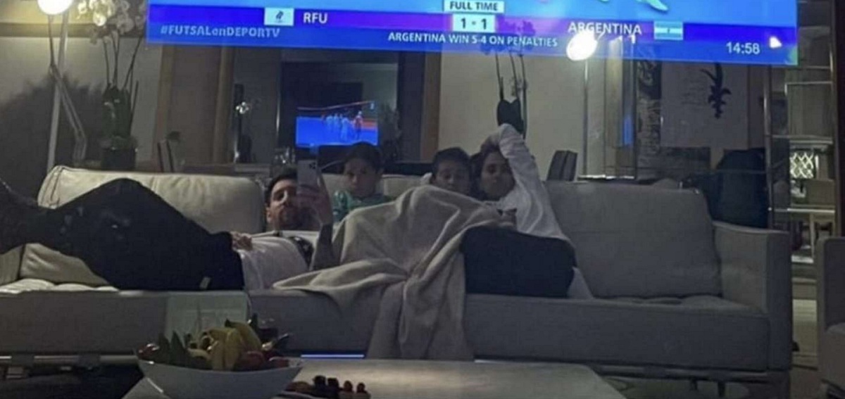 ¿Cuál es su valor? Lionel Messi sorprendió (y confundió) en redes con su costoso espejo-televisor