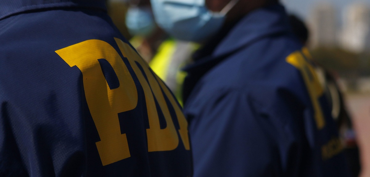 PDI detuvo a funcionario activo y otro en retiro por polémico caso de tráfico de joyas robadas