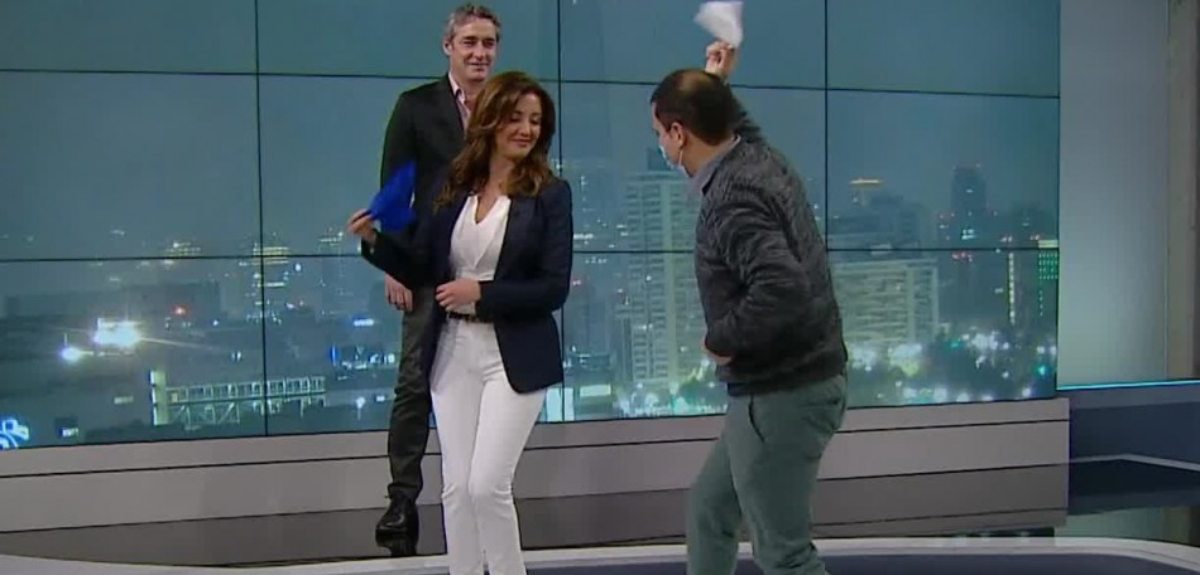 Priscilla Vargas le dio la bienvenida a septiembre con inesperado pie de cueca en pleno noticiero
