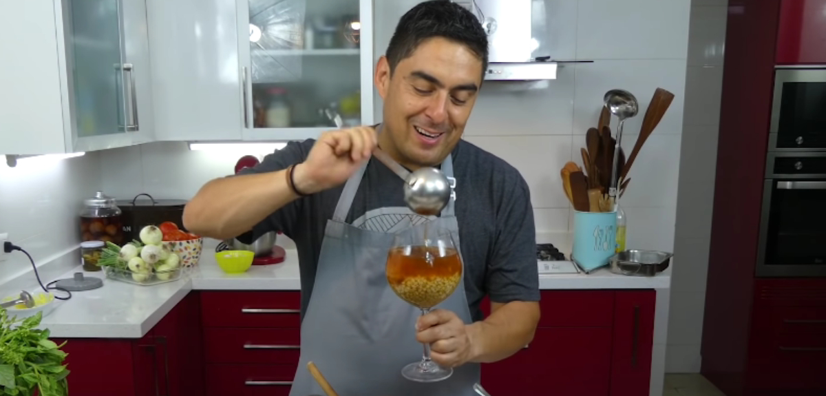 La receta de mote con huesillos del chef Álvaro Barrientos: con chancaca, canela y sin azúcar