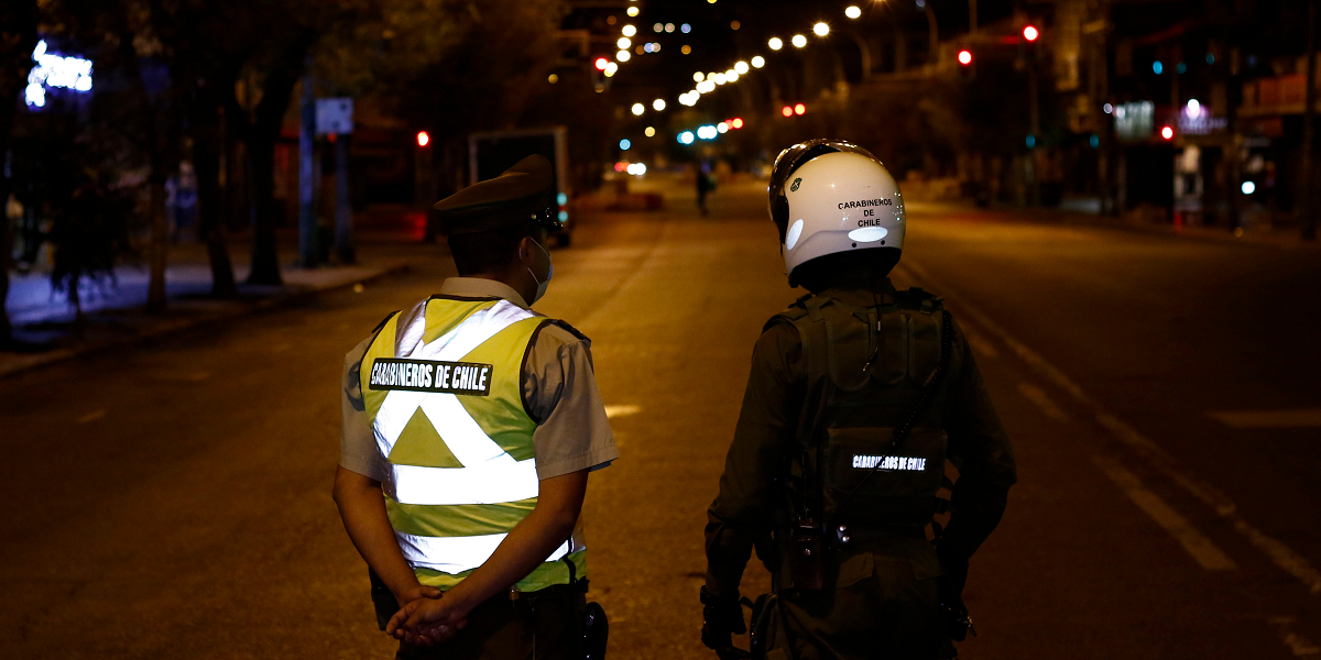 Autoridades y expertos piden acabar con el toque de queda: afirman que medida ya no es necesaria