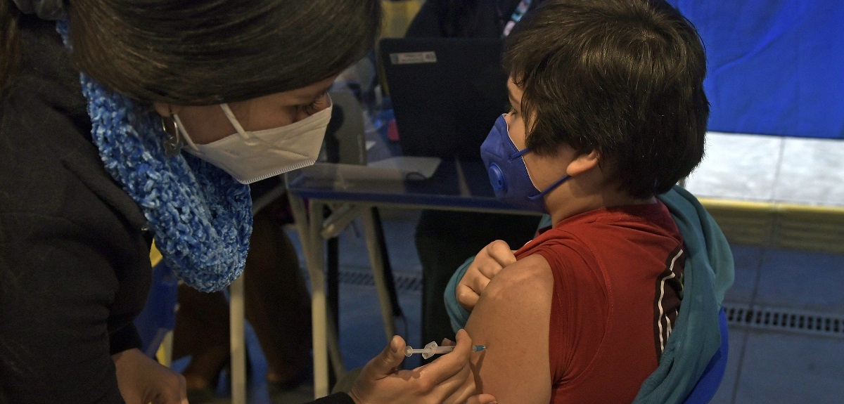 Minsal anuncia que durante septiembre comenzará vacunación de niños y niñas de 6 a 11 años