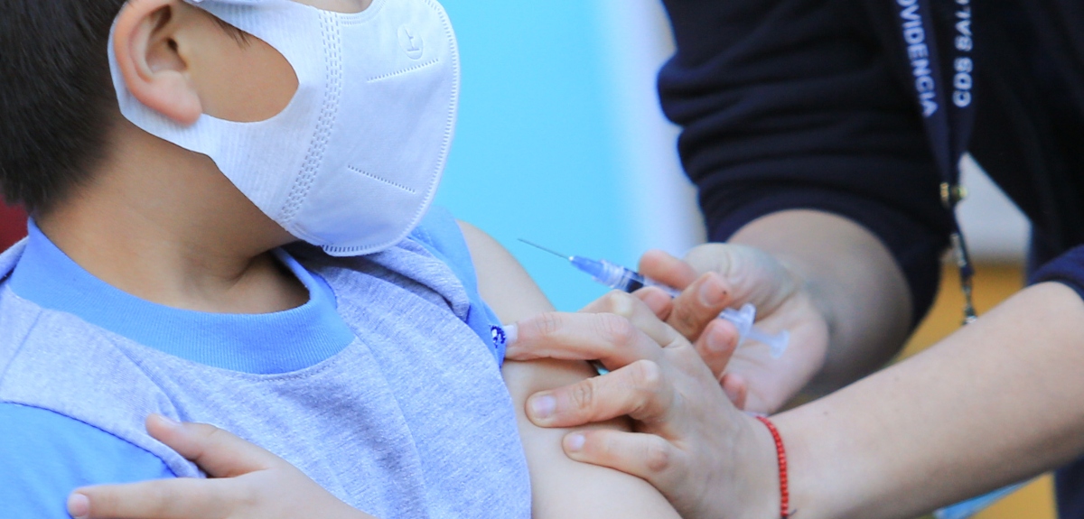 COVID-19: autoridades dieron inicio a vacunación escolar en niños de 6 a 11 años