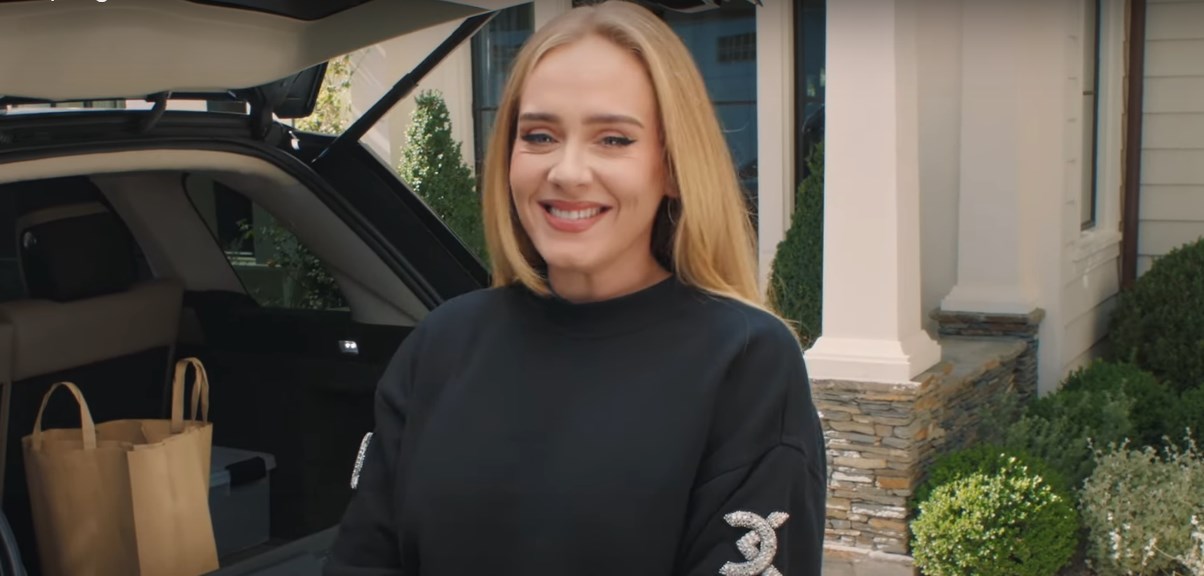 La extraña confesión de Adele en Vogue: tiene un chicle de Celine Dion enmarcado