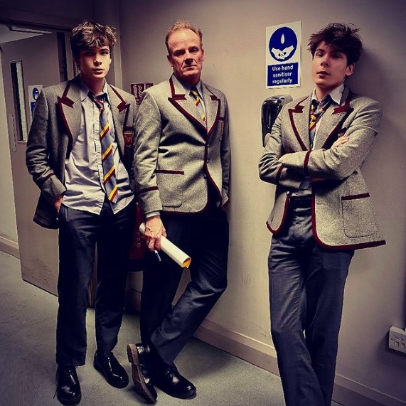 Alistair Petrie hijos gemelos