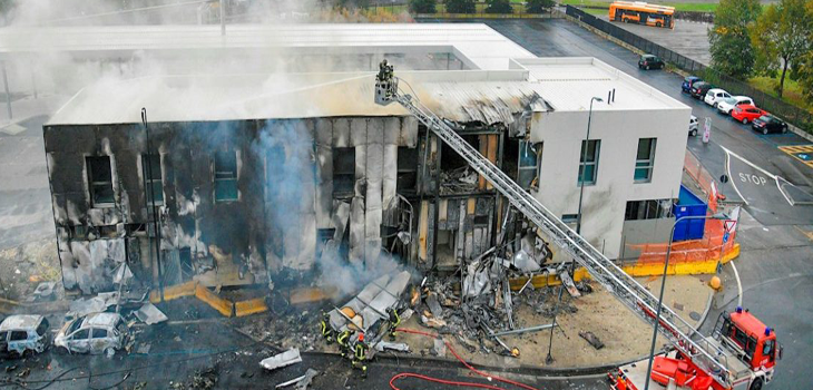 Avión de turismo se estrella con edificio cerca de Milán y deja 8 pasajeros muertos