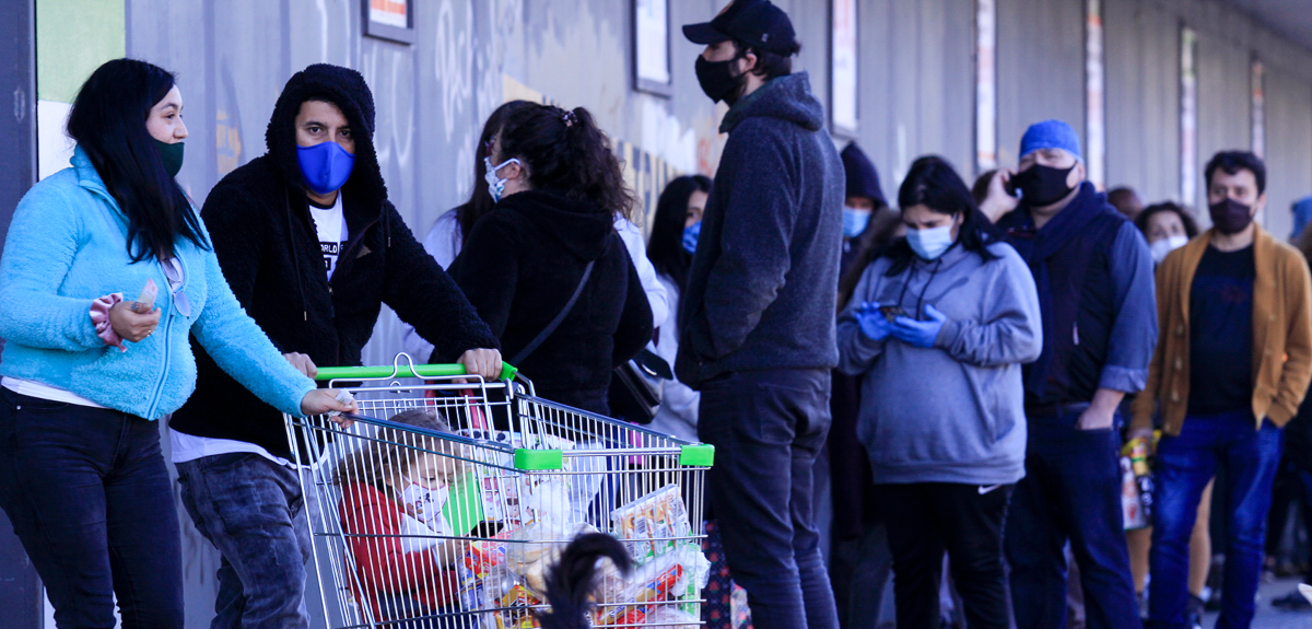 Doble feriado: ¿abrirán los supermercados y comercio este fin de semana largo?