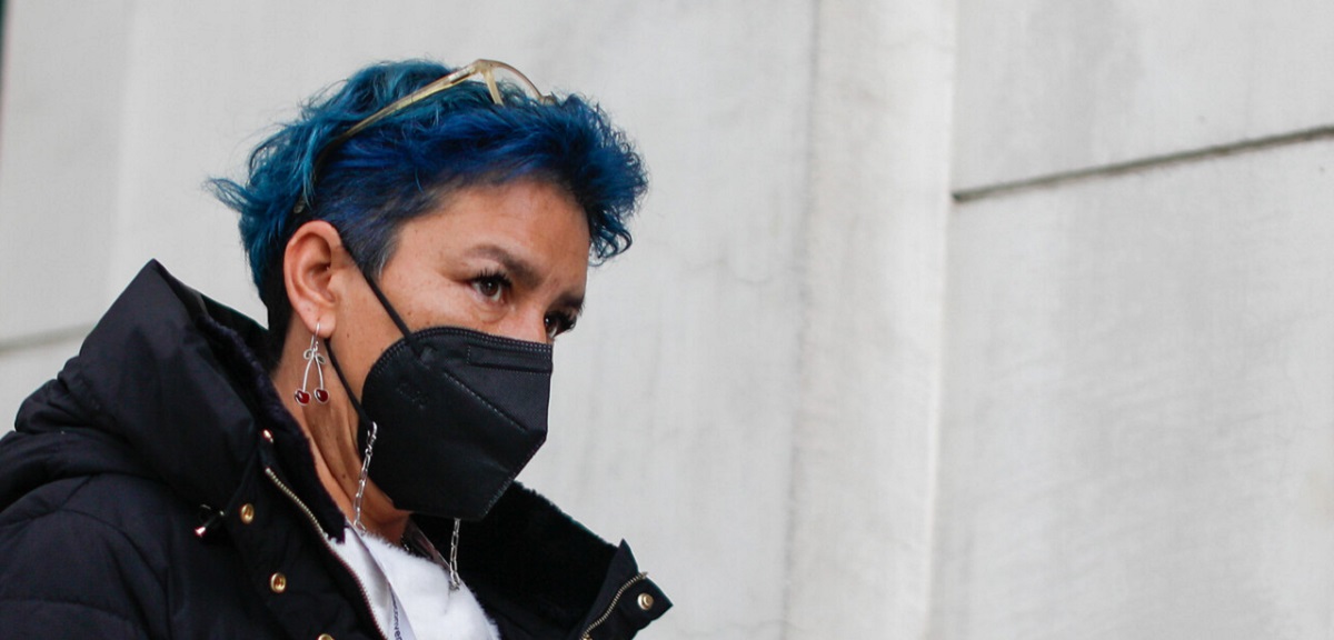 Alejandra Pérez mostró cicatrices del cáncer de mama en discurso: 