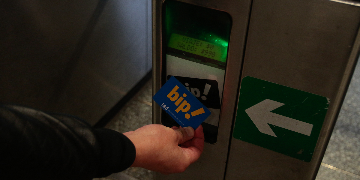 Demandan a Metro tras caducar saldos por no uso de tarjetas Bip!: piden indemnización para usuarios