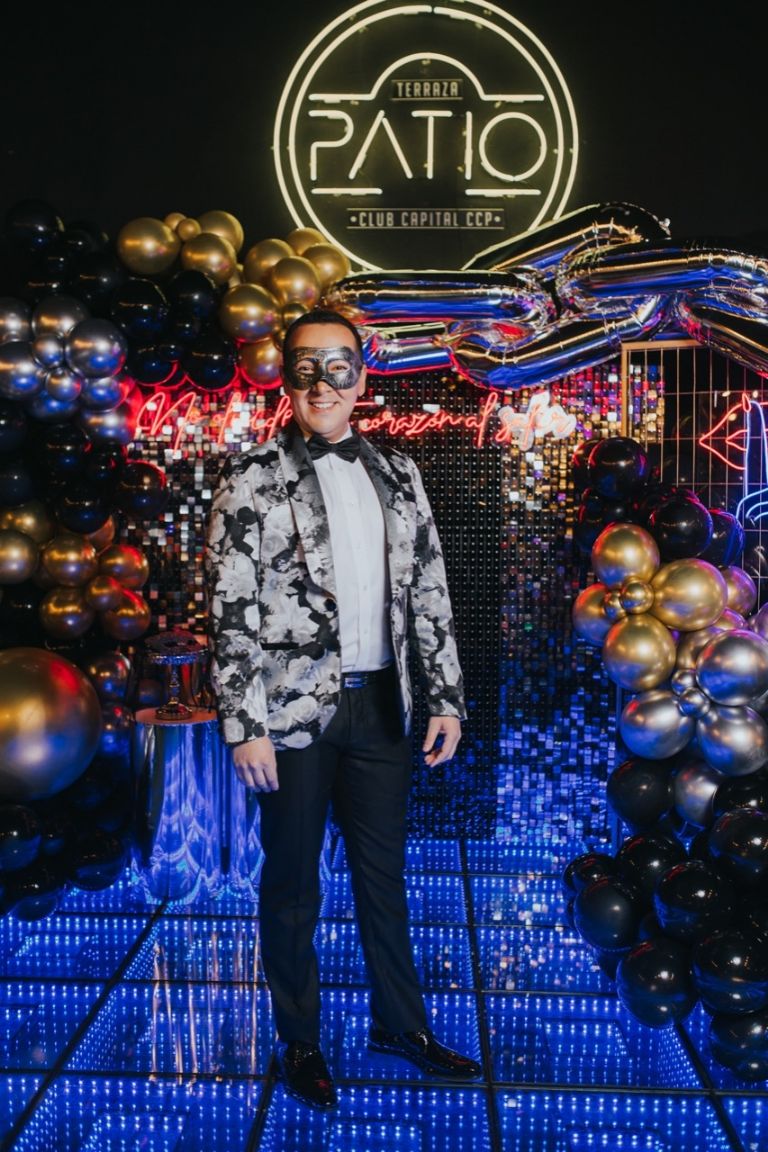 fiesta de máscaras experto en reality