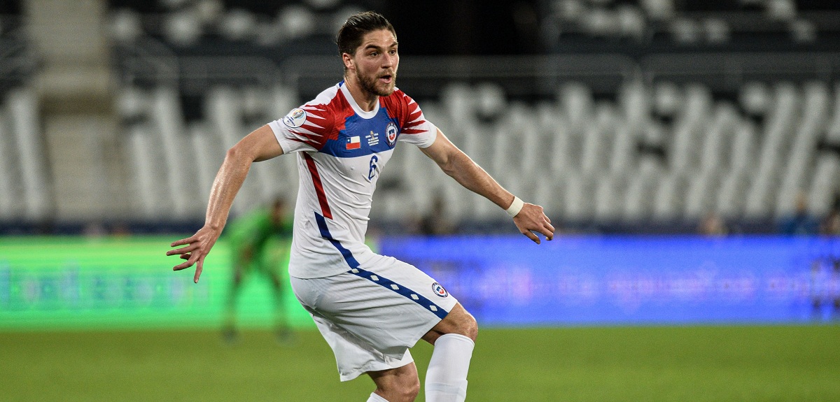 Francisco Sierralta encendió nuevas alarmas en la 'Roja': salió lesionado en partido del Watford