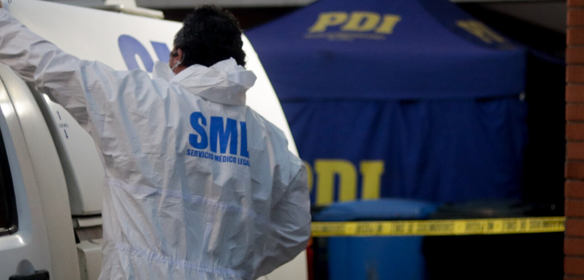 Niño de 4 años murió tras caer de un séptimo piso en Santiago: madre también cayó y está grave