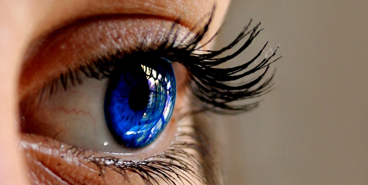 Extensiones de pestañas: los cuidados que debes tener y por qué no tienes que quitarlas tú