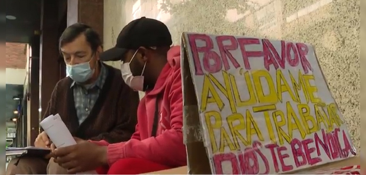 Noble gesto de profesor jubilado: ayuda a inmigrante sin hogar con clases y a buscar trabajo