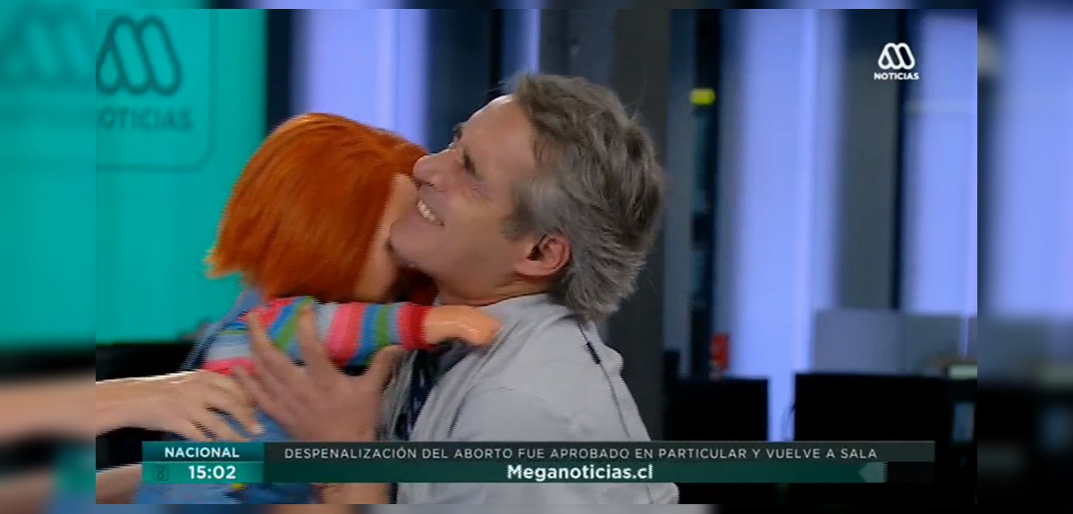 José Luis Repenning fue víctima de hilarante ‘ataque’ de Chucky: “Cosa seria el muñeco”